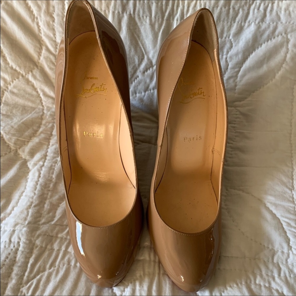 ChristianLouboutin nude wedge NWT